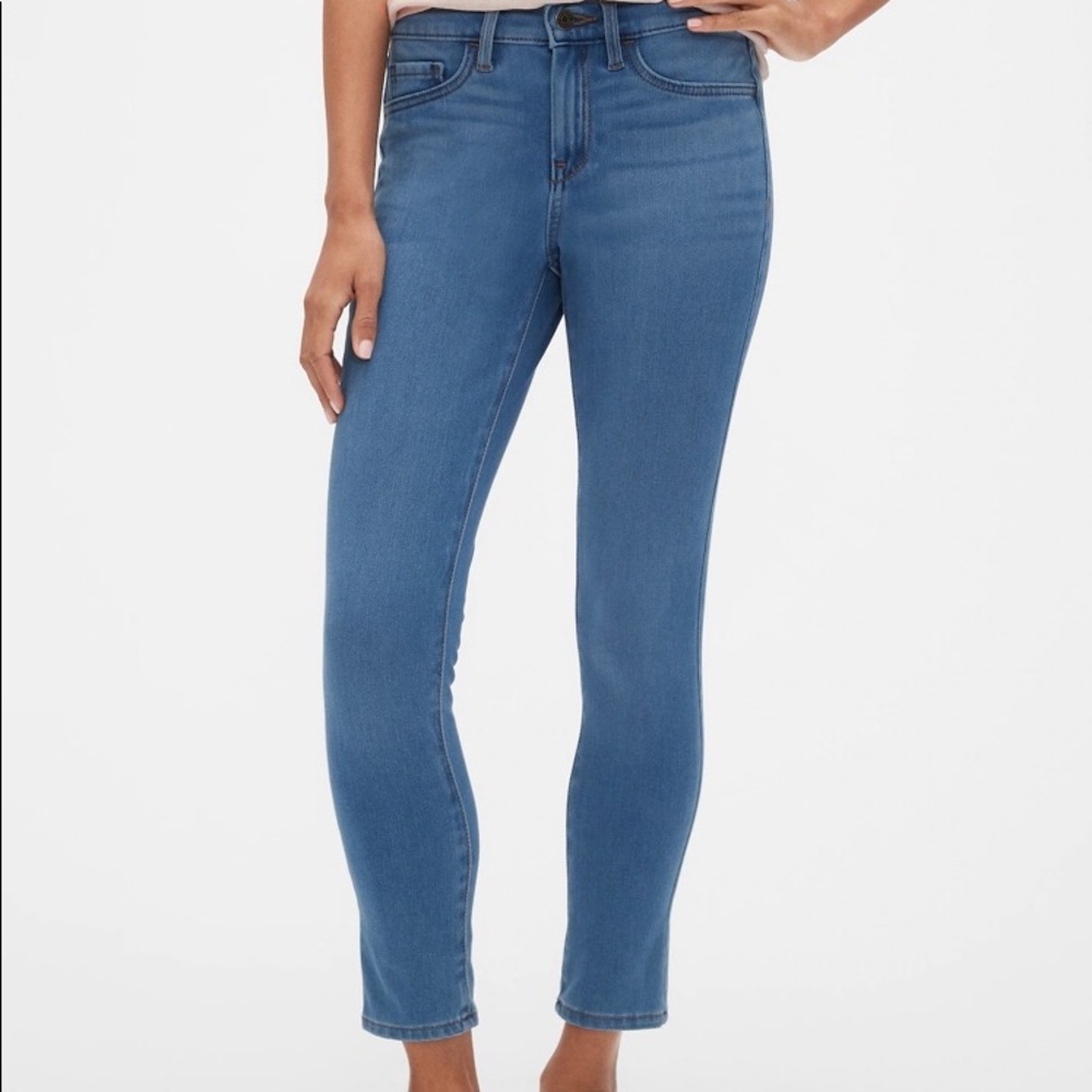 Super stretch medium wash legging fit jeans